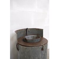 Waschbecken integriert im Eisenfass für den Aussenbereich