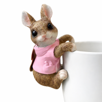 Hase Dekofigur aus Kunstharz Topfhänger  – naturgetreu & liebevoll gestaltet (14 cm)