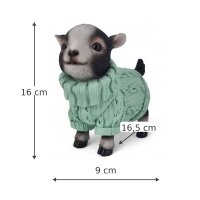 Dekofigur Ziege mit Pullover in Grün – Tierfigur aus Polyresin 16 cm