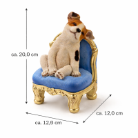 Dekofigur Hund auf Sessel – liebevolle Tierfigur aus Polyresin 20 cm