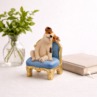 Dekofigur Hund auf Sessel – liebevolle Tierfigur aus Polyresin 20 cm