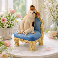Dekofigur Hund auf Sessel – liebevolle Tierfigur aus Polyresin 20 cm