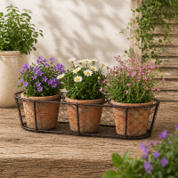 3 Terracotta Töpfe im Drahtkorb – handgefertigtes Pflanztopf Set