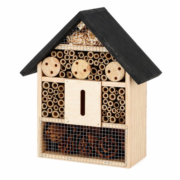 Insektenhotel aus Holz mit Bambus und Tannenzapfen